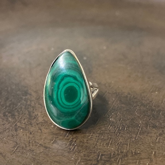 unbranded Jewelry - Bullseye Malachite pear shape Sterling silver ring 8 1/2